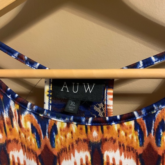AUW Short Sleeve Top - Picture 2 of 4